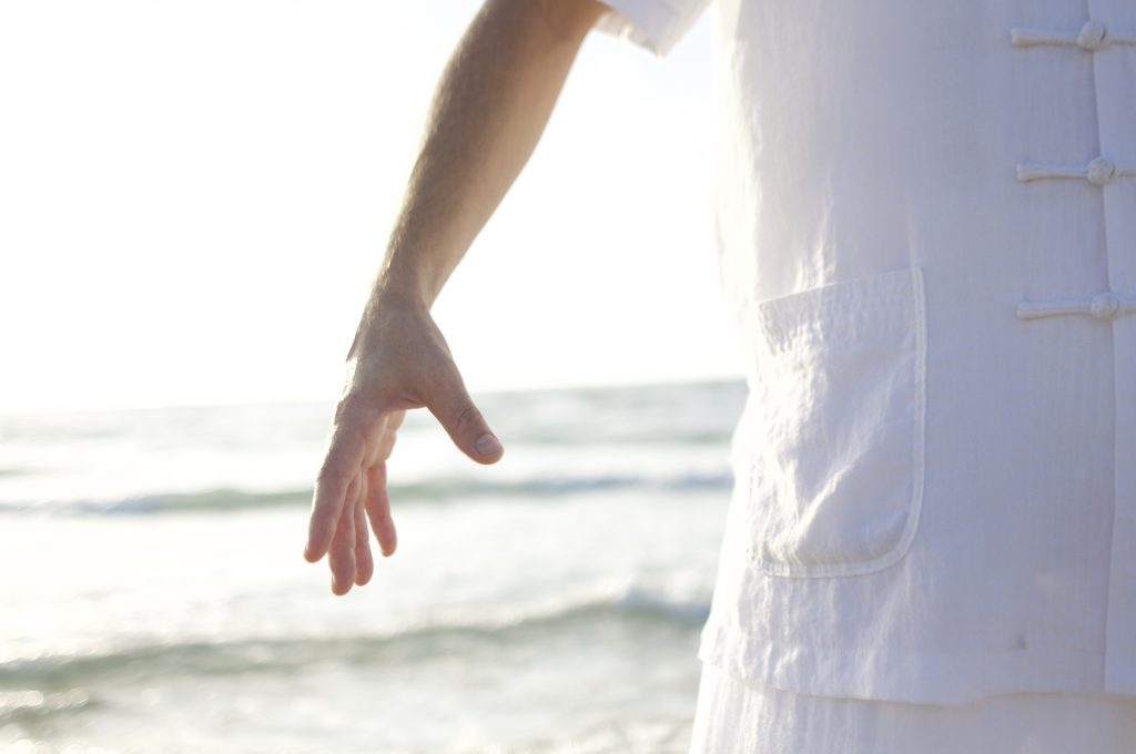 achtsamkeit training qigong strand meer